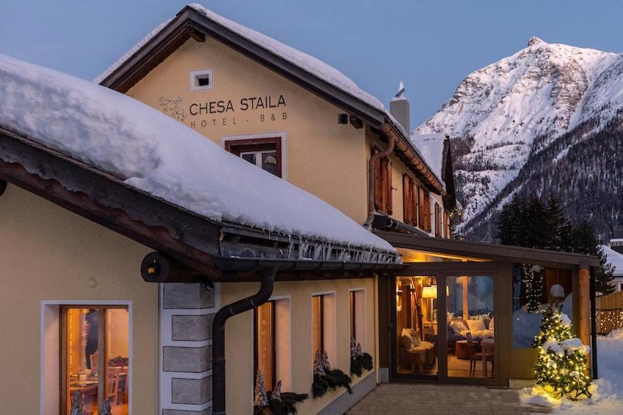 Hotel Chesa Staila La Punt-Chamues-ch Buitenkant foto